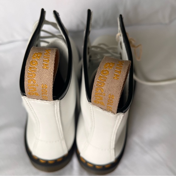 SOLD!!🧾🍒DOC MARTEN VEGAN LEATHER WHITE 1460 KEMBLE LACE UP BOOTS 7W/6M - Picture 5 of 15